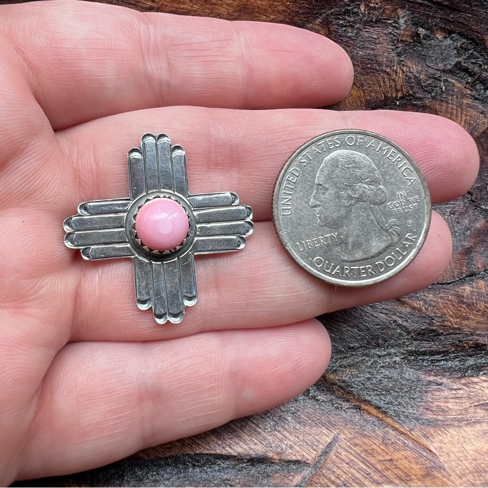 925 Sterling Silver & Pink Conch Zia Ring Size 7 • Southwestern • - Picture 9 of 12